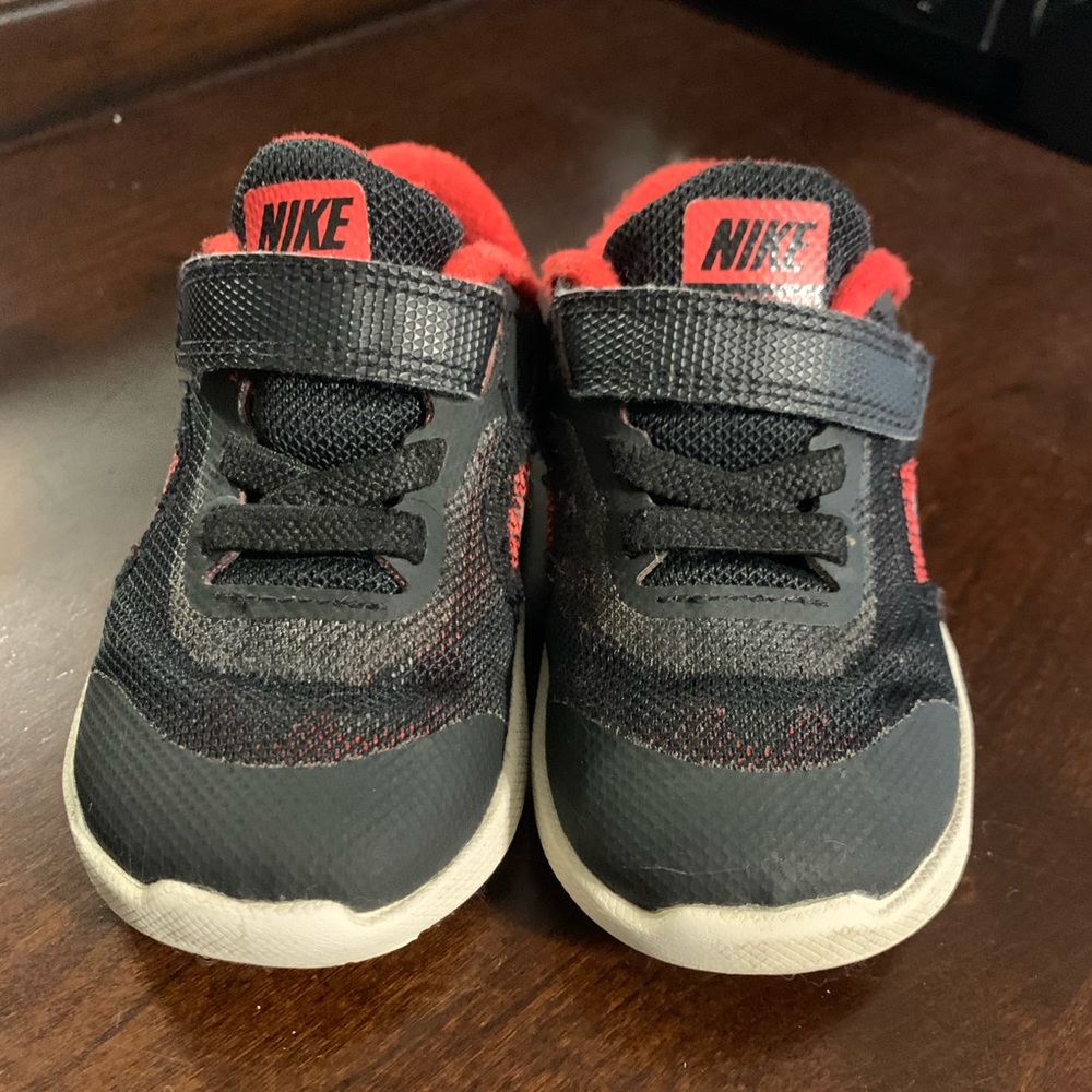Toddler boy Nike shoes size 6